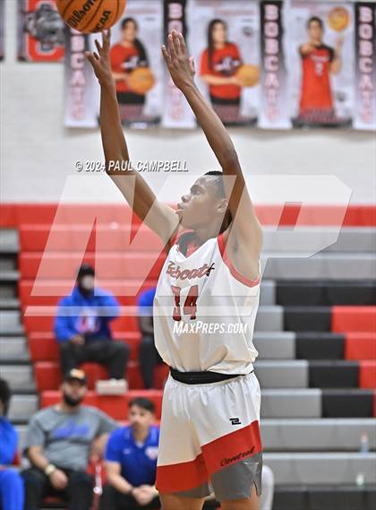 Thumbnail 1 in Camelback vs Central (Phoenix Union Coyote Classic) photogallery.