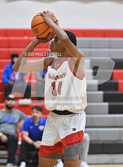 Thumbnail 3 in Camelback vs Central (Phoenix Union Coyote Classic) photogallery.