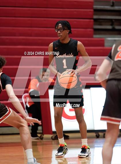 Thumbnail 3 in Mauldin vs Southside (Poinsettia Classic) photogallery.