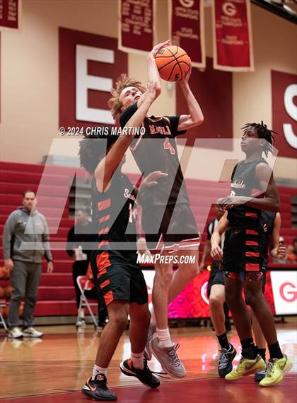 Thumbnail 1 in Mauldin vs Southside (Poinsettia Classic) photogallery.