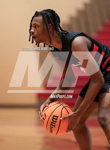 Thumbnail 1 in Mauldin vs Southside (Poinsettia Classic) photogallery.