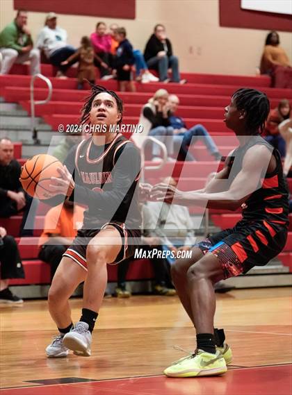 Thumbnail 2 in Mauldin vs Southside (Poinsettia Classic) photogallery.