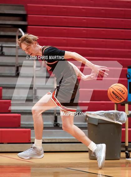 Thumbnail 1 in Mauldin vs Southside (Poinsettia Classic) photogallery.