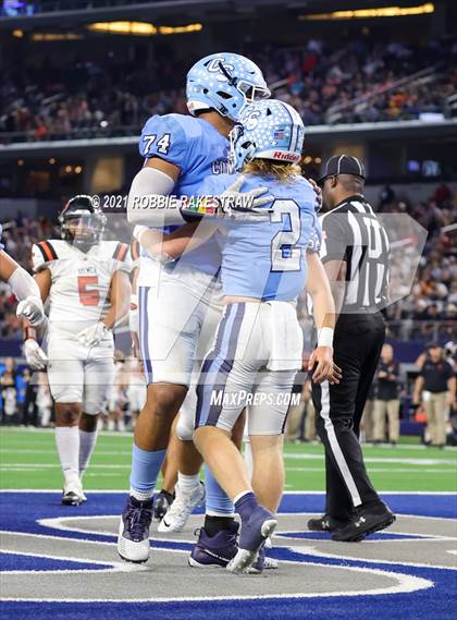 Thumbnail 2 in China Spring vs. Gilmer (UIL Football 4A D2 Finals) photogallery.