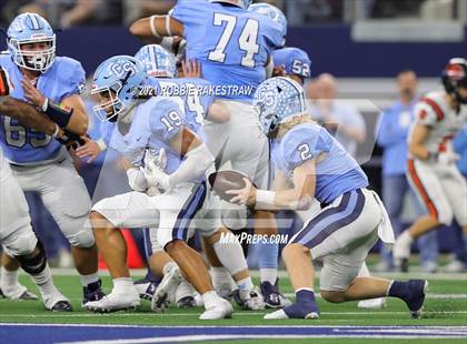 Thumbnail 2 in China Spring vs. Gilmer (UIL Football 4A D2 Finals) photogallery.