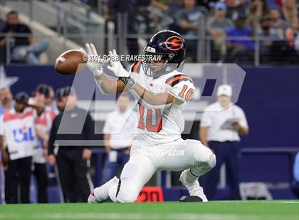 Thumbnail 3 in China Spring vs. Gilmer (UIL Football 4A D2 Finals) photogallery.