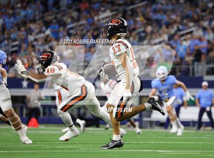 Thumbnail 3 in China Spring vs. Gilmer (UIL Football 4A D2 Finals) photogallery.