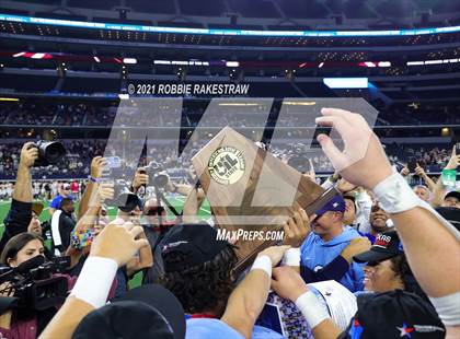 Thumbnail 2 in China Spring vs. Gilmer (UIL Football 4A D2 Finals) photogallery.