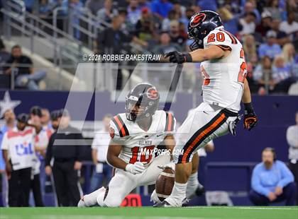 Thumbnail 2 in China Spring vs. Gilmer (UIL Football 4A D2 Finals) photogallery.
