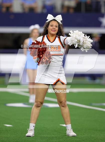 Thumbnail 2 in China Spring vs. Gilmer (UIL Football 4A D2 Finals) photogallery.