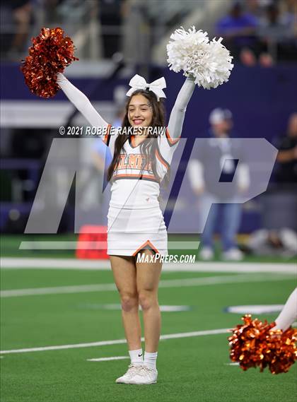 Thumbnail 3 in China Spring vs. Gilmer (UIL Football 4A D2 Finals) photogallery.