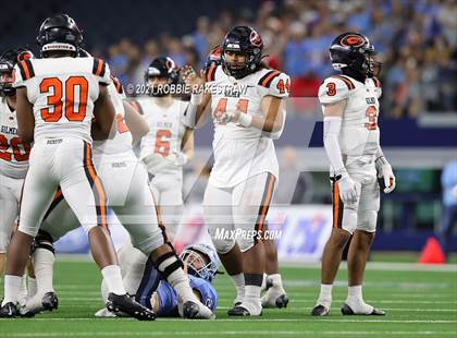 Thumbnail 2 in China Spring vs. Gilmer (UIL Football 4A D2 Finals) photogallery.