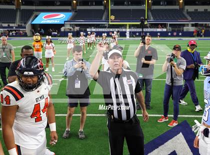 Thumbnail 3 in China Spring vs. Gilmer (UIL Football 4A D2 Finals) photogallery.