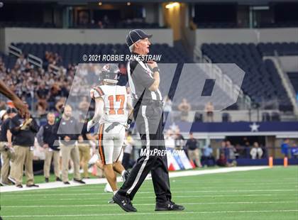 Thumbnail 2 in China Spring vs. Gilmer (UIL Football 4A D2 Finals) photogallery.