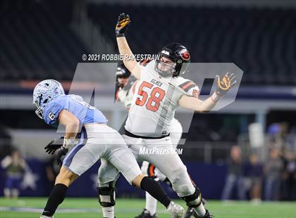 Thumbnail 2 in China Spring vs. Gilmer (UIL Football 4A D2 Finals) photogallery.