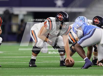 Thumbnail 1 in China Spring vs. Gilmer (UIL Football 4A D2 Finals) photogallery.