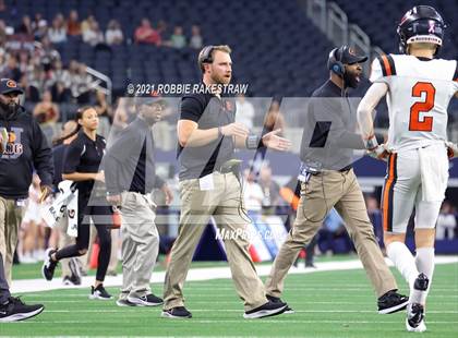 Thumbnail 1 in China Spring vs. Gilmer (UIL Football 4A D2 Finals) photogallery.