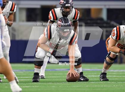 Thumbnail 1 in China Spring vs. Gilmer (UIL Football 4A D2 Finals) photogallery.