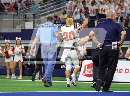 Thumbnail 2 in China Spring vs. Gilmer (UIL Football 4A D2 Finals) photogallery.