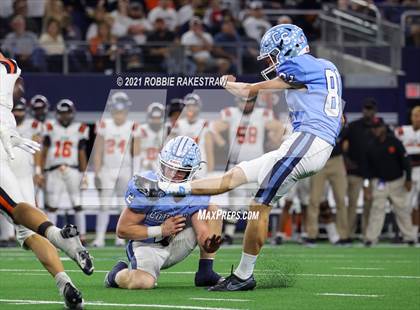 Thumbnail 1 in China Spring vs. Gilmer (UIL Football 4A D2 Finals) photogallery.