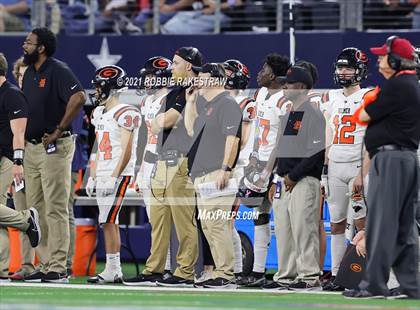 Thumbnail 2 in China Spring vs. Gilmer (UIL Football 4A D2 Finals) photogallery.