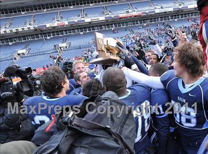 Thumbnail 2 in Pine Creek vs. Valor Christian (CHSAA State 4A Final) photogallery.