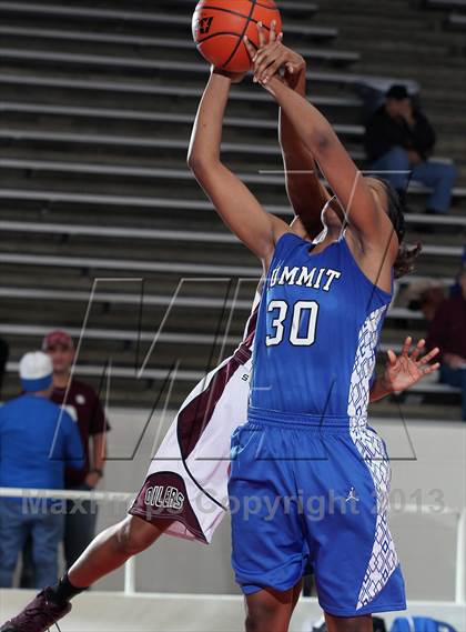 Thumbnail 2 in Mansfield Summit vs. Pearland (McDonald's Texas Invitational) photogallery.