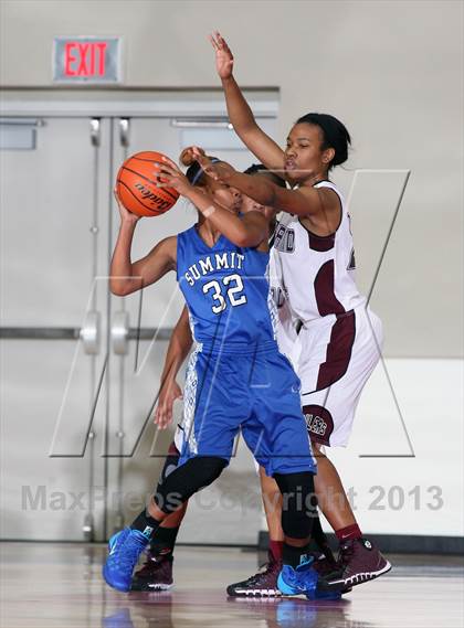 Thumbnail 1 in Mansfield Summit vs. Pearland (McDonald's Texas Invitational) photogallery.