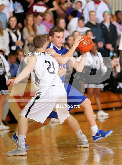 Thumbnail 1 in Lincoln Northeast vs. Creighton Prep photogallery.