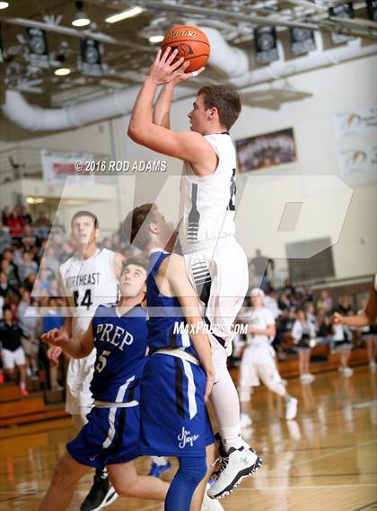 Thumbnail 2 in Lincoln Northeast vs. Creighton Prep photogallery.