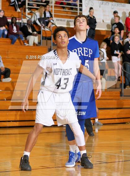 Thumbnail 2 in Lincoln Northeast vs. Creighton Prep photogallery.