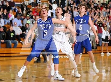 Thumbnail 2 in Lincoln Northeast vs. Creighton Prep photogallery.