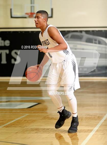 Thumbnail 3 in Lincoln Northeast vs. Creighton Prep photogallery.