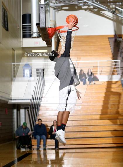 Thumbnail 2 in Lincoln Northeast vs. Creighton Prep photogallery.