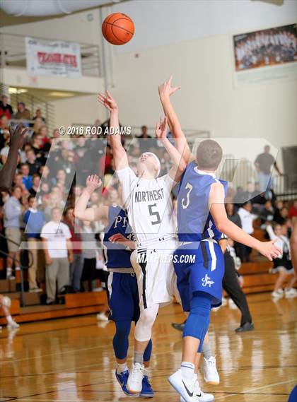 Thumbnail 2 in Lincoln Northeast vs. Creighton Prep photogallery.