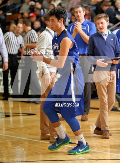 Thumbnail 3 in Lincoln Northeast vs. Creighton Prep photogallery.