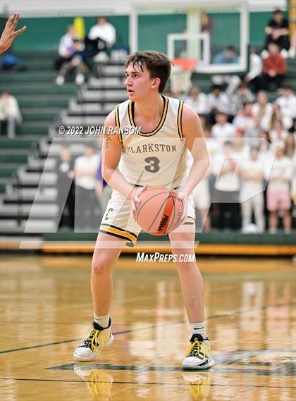 Thumbnail 2 in Clarkston vs. Adams (MHSAA D1 Regional Semifinal) photogallery.
