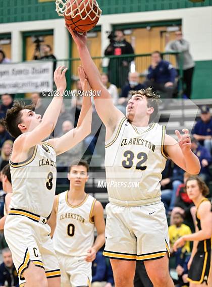 Thumbnail 2 in Clarkston vs. Adams (MHSAA D1 Regional Semifinal) photogallery.