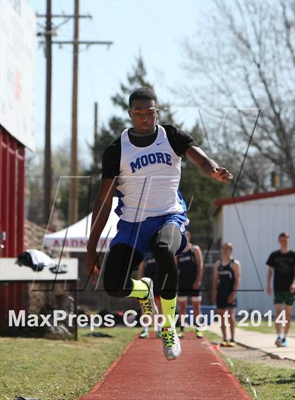 Thumbnail 2 in Southwest Oklahoma Invitational Track Meet  photogallery.