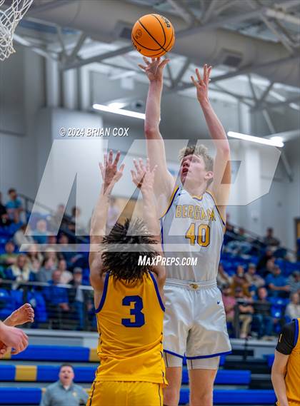 Thumbnail 2 in Sheridan vs Bergman (Lendel Thomas Classic) photogallery.
