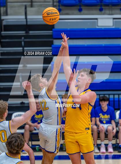 Thumbnail 1 in Sheridan vs Bergman (Lendel Thomas Classic) photogallery.