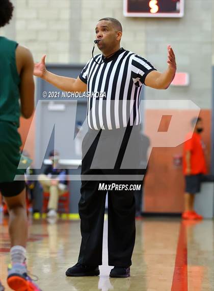 Thumbnail 1 in St. John Bosco vs. Long Beach Poly (Mater Dei Extravaganza) photogallery.
