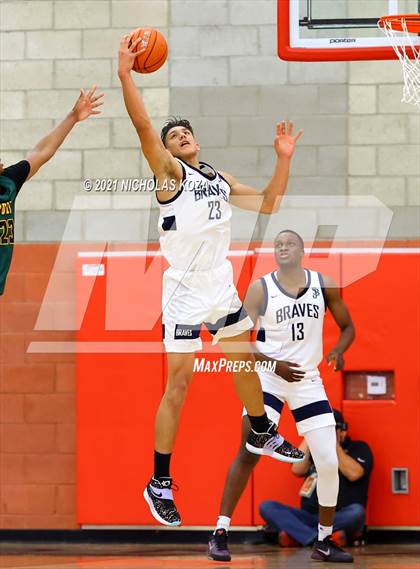 Thumbnail 1 in St. John Bosco vs. Long Beach Poly (Mater Dei Extravaganza) photogallery.