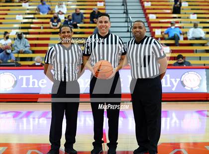 Thumbnail 2 in St. John Bosco vs. Long Beach Poly (Mater Dei Extravaganza) photogallery.