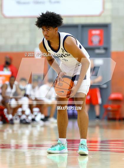 Thumbnail 3 in St. John Bosco vs. Long Beach Poly (Mater Dei Extravaganza) photogallery.