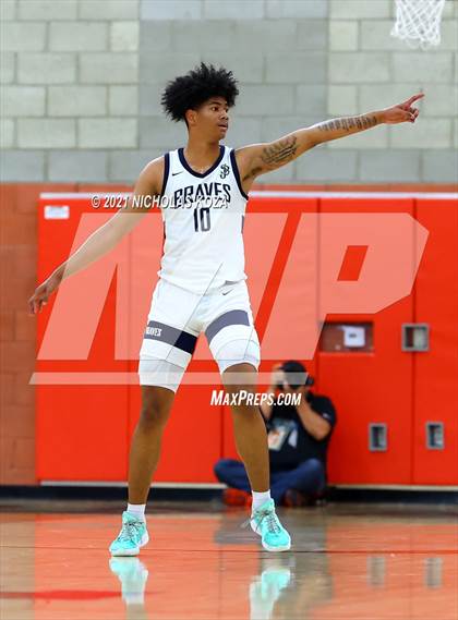 Thumbnail 3 in St. John Bosco vs. Long Beach Poly (Mater Dei Extravaganza) photogallery.