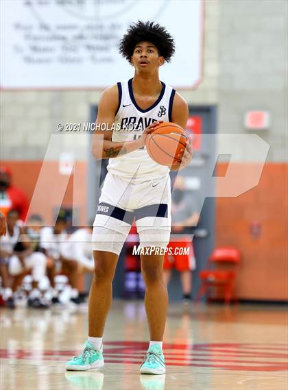 Thumbnail 1 in St. John Bosco vs. Long Beach Poly (Mater Dei Extravaganza) photogallery.