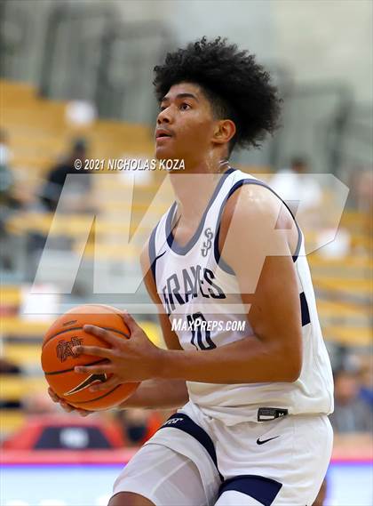 Thumbnail 2 in St. John Bosco vs. Long Beach Poly (Mater Dei Extravaganza) photogallery.