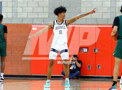 Thumbnail 2 in St. John Bosco vs. Long Beach Poly (Mater Dei Extravaganza) photogallery.
