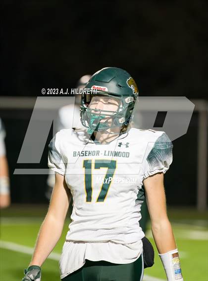 Thumbnail 2 in Saint Thomas Aquinas vs. Basehor-Linwood (KSHSAA 4A Round 3) photogallery.